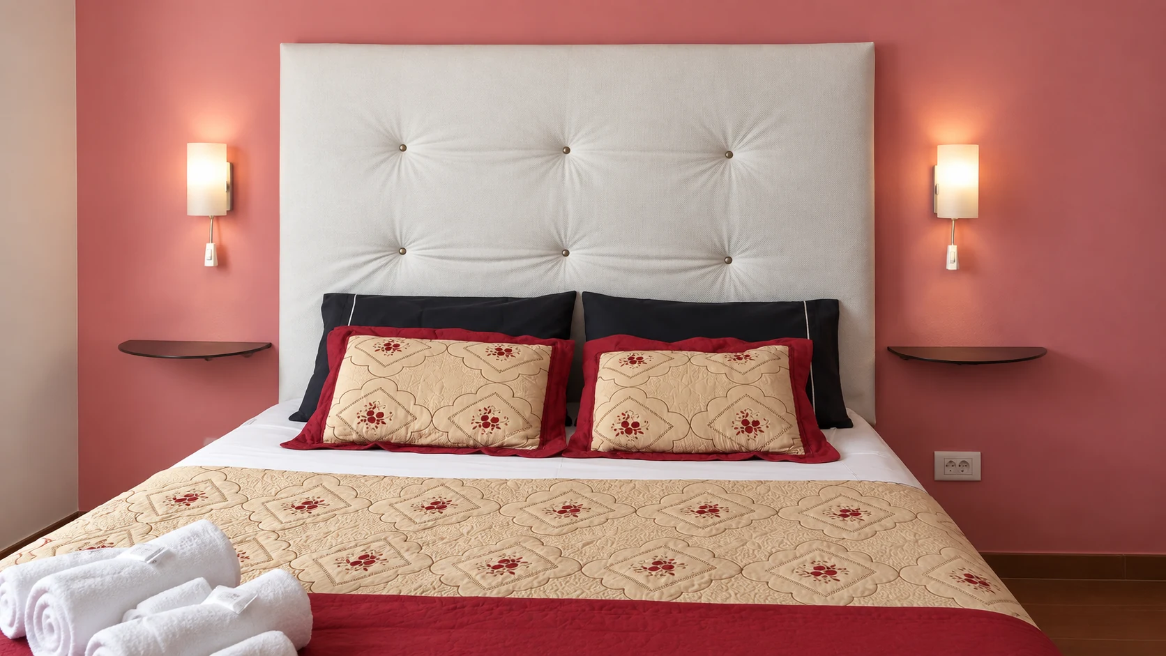 Otra vista de la cama matrimonial