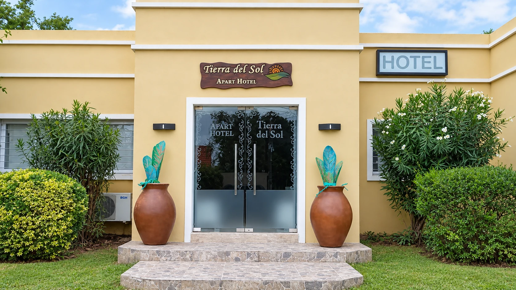 Entrada del Hotel Tierra del Sol en Villa de Merlo, San Luis