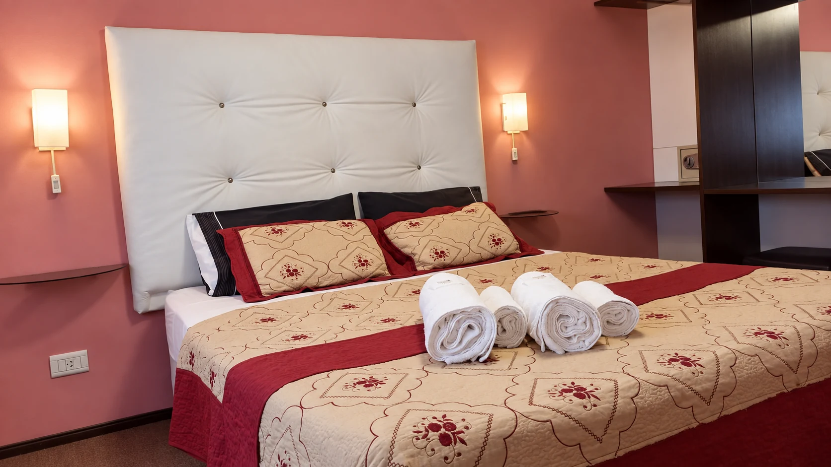 Habitación doble con cama matrimonial